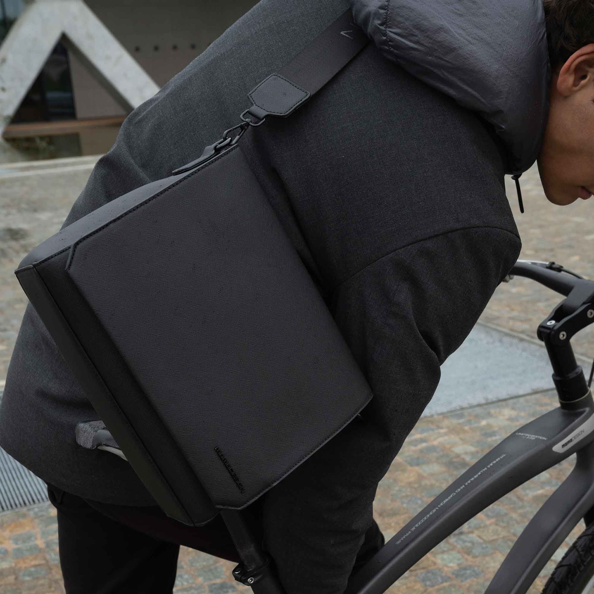 Momodesign Borsa messenger work saffiano nera - Image 6