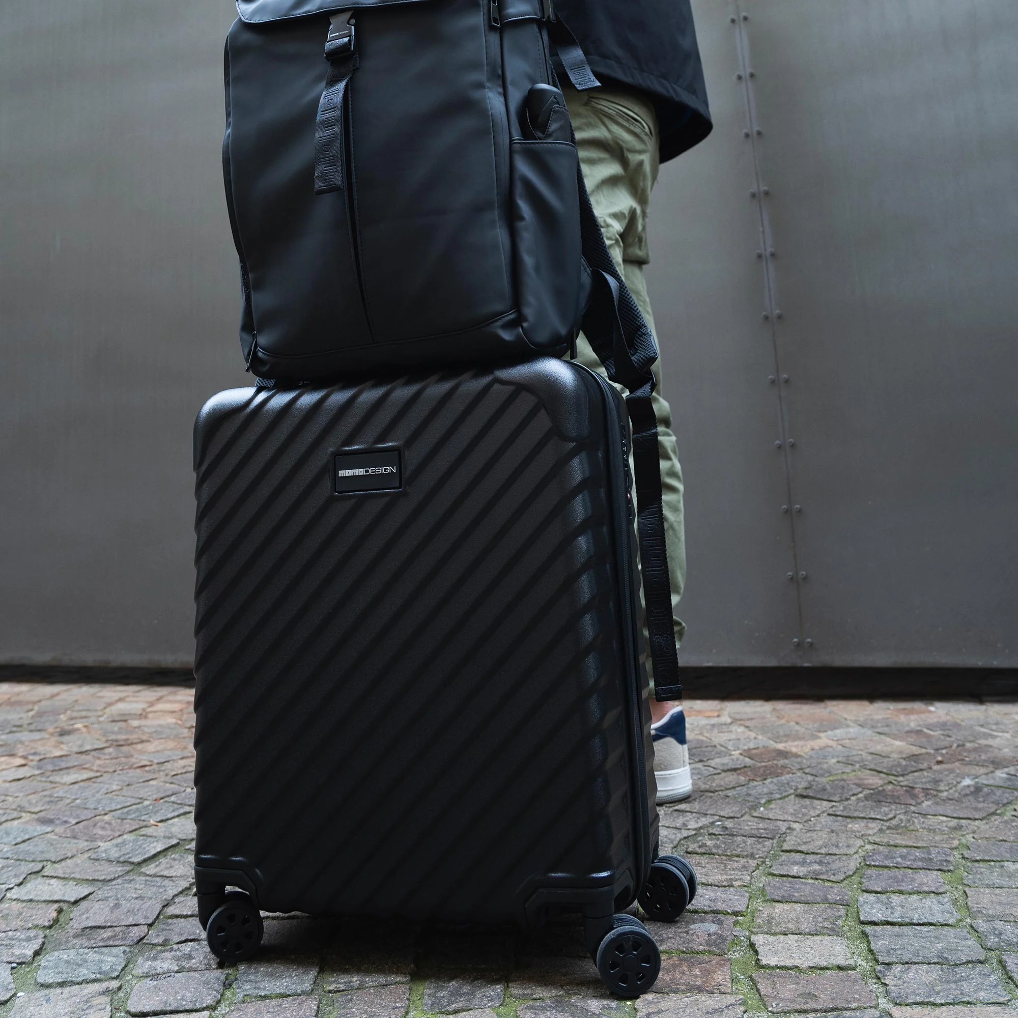 MOMODESIGN Trolley Cosmo S nero opaco con rigatura 3d - Image 9